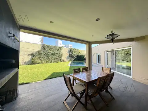 Casa 4 ambientes con 3 baños