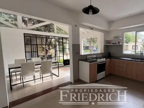 Casa en Venta con 3 cocheras