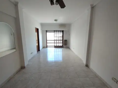 Departamento un ambiente al contra frente con balcón 