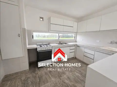 Casa en Alquiler con 2 cocheras