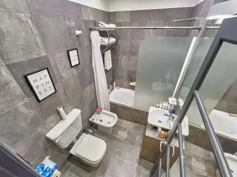 Loft de diseño Único en PH con Acceso Independiente Sobre Concordia Muy Bajas Expensas