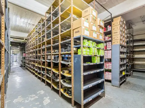 Galpón Comercial y Oficinas