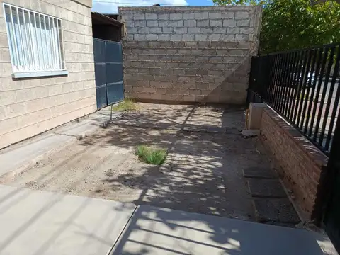 Casa 4 ambientes con 1 baño