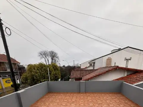 Depto Tipo Casa en Venta con 1 cocheras