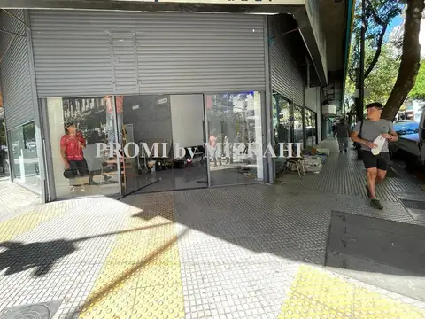 Local en Esquina Av Rivadavia y Uriburu Excelente Cuadra Comercial