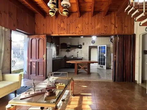 CASA LOTE PROPIO 4 AMBIENTES PARQUE COCHERAS VILLA LUZURIAGA
