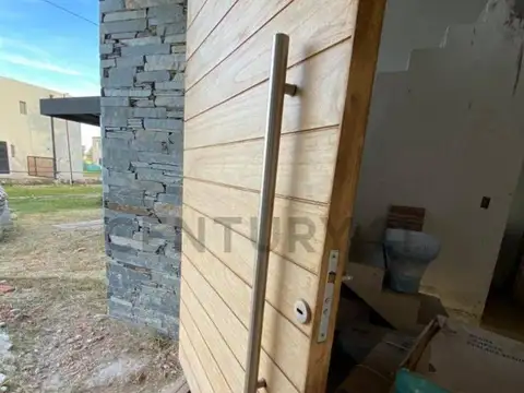 Casa en Venta en Pilar, USD 168.000