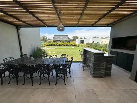 Casa en venta 4 ambientes en Santa Elisa
