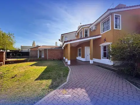 Casa en barrio semi privado - Con escritura