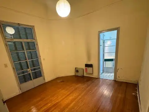Tipo casa ph 2 ambientes y medio con patio y parrilla