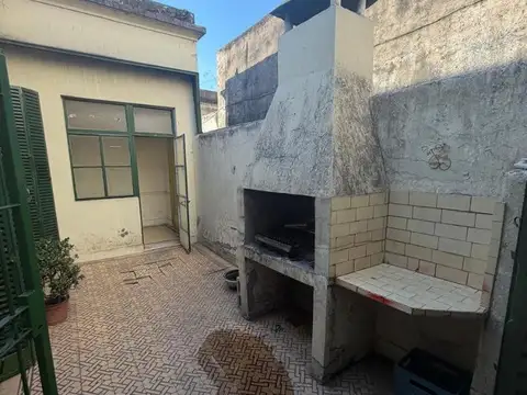 Tipo casa ph 2 ambientes y medio con patio y parrilla