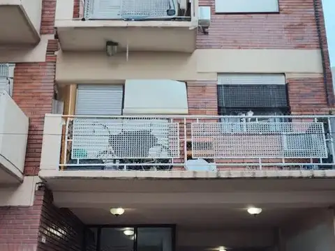 DEPARTAMENTO 2 AMBIENTES  CON COCHERA- MORON