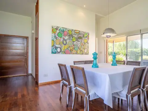 Casa en Venta en Puerto Roldan, USD 325.000