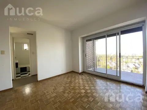 Departamento de tres ambientes y dos dormitorios en venta en Martínez centro