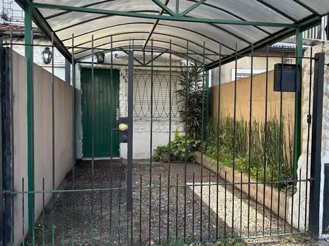 Depto Tipo Casa 2 ambientes con 1 baño