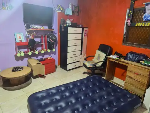 SE EVENDE CASA 3 AMB . CON COCHERA EN LOMAS DEL MIRADOR