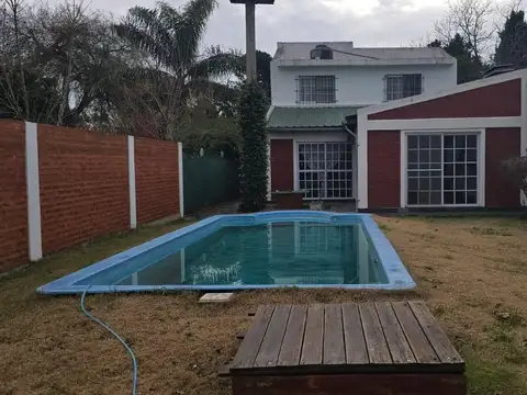 Casa 5 ambientes con 3 baños