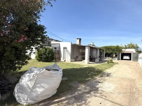 CASA 3 DORMITORIOS, 2 BAÑOS, AMPLIO TERRENO Y PILETA  VENADO TUERTO, SANTA FE