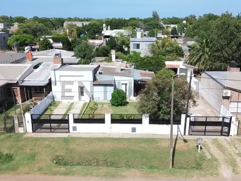 CASA 3 DORMITORIOS, 2 BAÑOS, AMPLIO TERRENO Y PILETA  VENADO TUERTO, SANTA FE