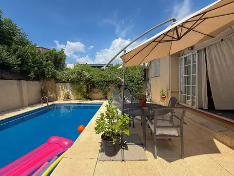 Casa en Venta, 2 Plantas, Jardín y Pileta - San Isidro