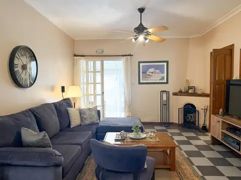 Casa en Venta, 2 Plantas, Jardín y Pileta - San Isidro