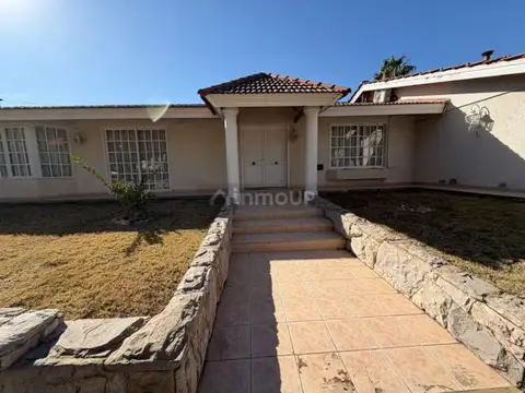 Casa en Alquiler en Mendoza, USD 1.800