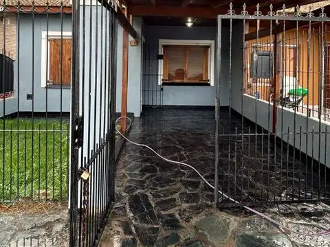 Venta Casa de 4 amb Barrio Etchepare 