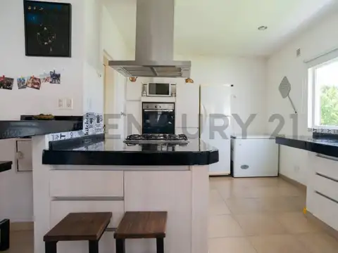 Casa 5 ambientes con 3 baños