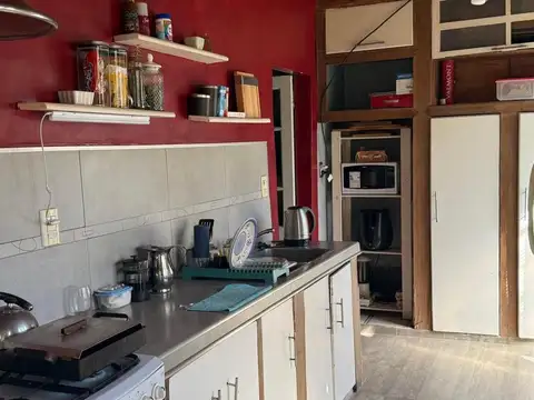 Casa 6 ambientes con 2 baños