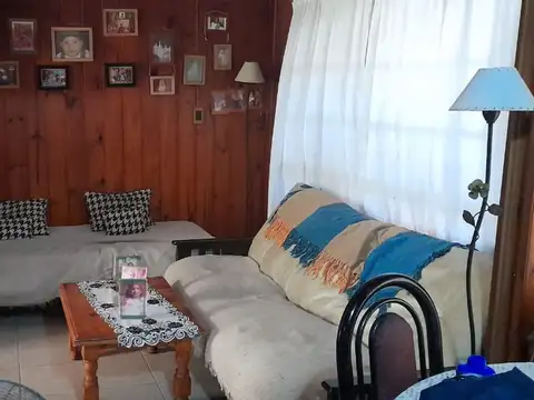 CASA S.LOTE PROPIO, COCHERA P. DOS AUTOS Y JARDIN