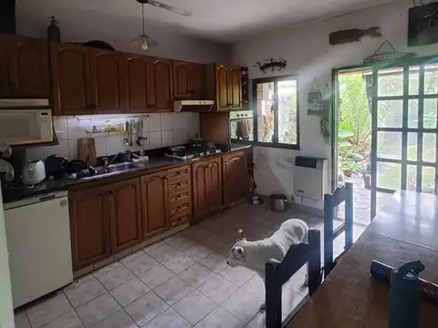 Casa 4 ambientes con 2 baños