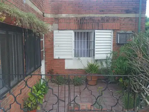 Casa - Venta - Lanús Este - 5 ambientes - Patio - Jardín - Garage