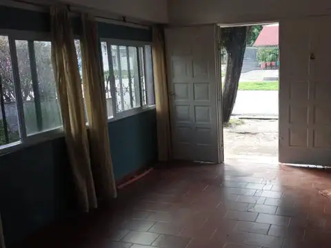 Casa 5 ambientes con 1 baño