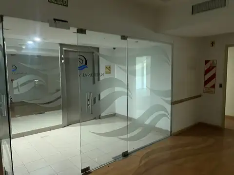 Oficina en Alquiler con 1 cochera