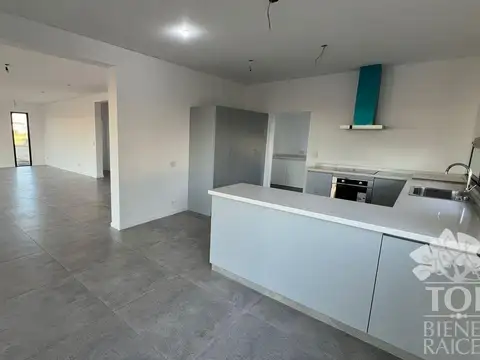 Casa 6 ambientes con 3 baños