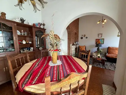 Casa 4 ambientes con 2 baños