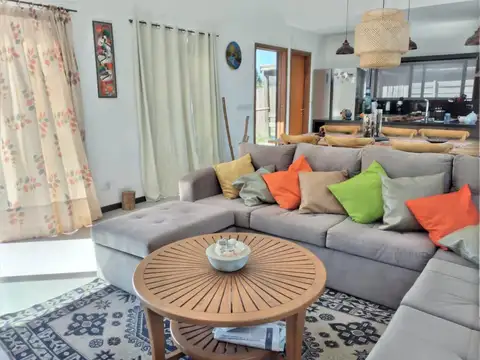 Casa en Alquiler Temporal con 2 cocheras