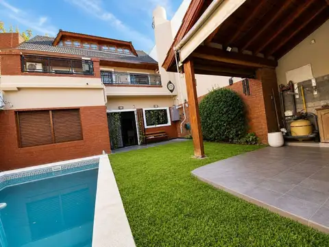 Casa 4 ambientes con 2 baños