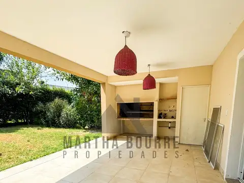 Casa 4 ambientes con 3 baños