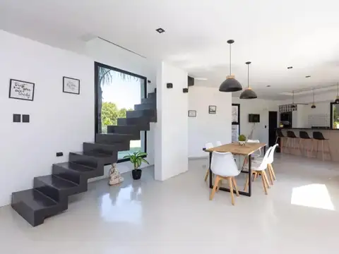 Casa 4 ambientes con 3 baños