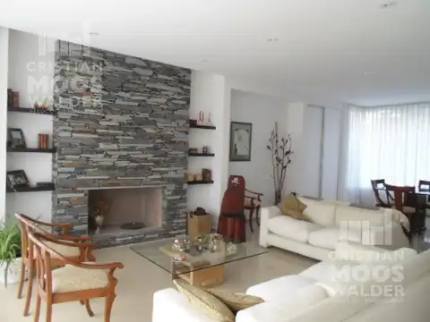 Casa 5 ambientes con 3 baños