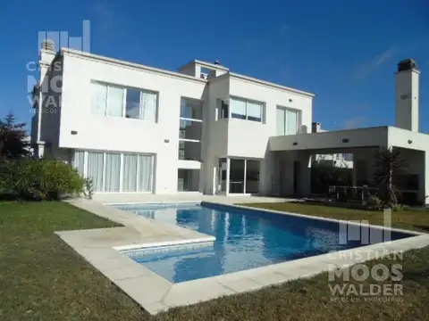 Casa en venta 5 ambientes Barrio Haras Santa María Las Lomas