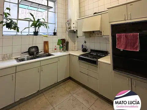 Piso 5 Ambientes en Esquina - Estrategica Ubicación - Conectividad!