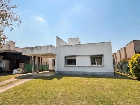 Casa de 3 dormitorios en VENTA con gran ubicación en Country Pinar 1, Tafí Viejo. OPORTUNIDAD!