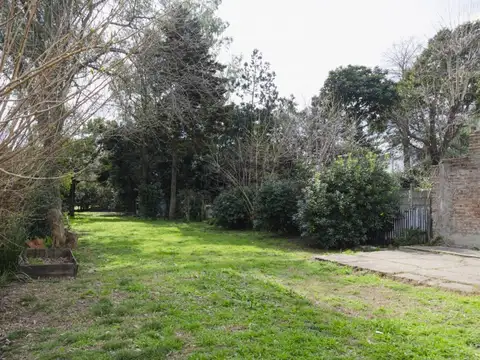 26 E/ 464 Y 465, CITY BELL. COUNTRY DE ESTUDIANTES. AMPLIO LOTE