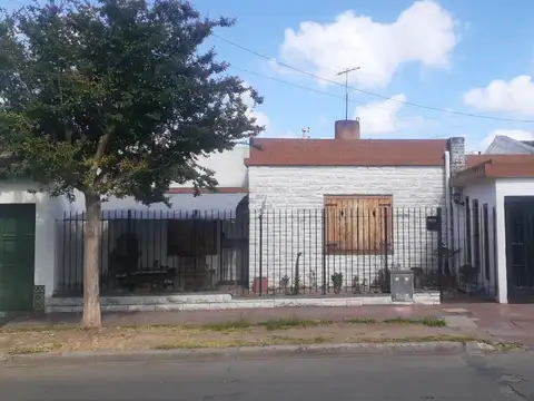 OPORTUNIDAD BAJO EL PRECIO. Casa de 4 ambientes en pleno Barrio Marina