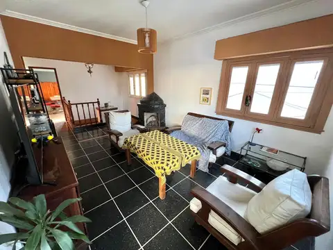 Depto Tipo Casa 6 ambientes con 2 baños