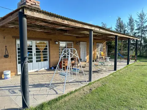 VENTA CASA 2 AMBIENTES C/ PARQUE Y PILETA EN MONTE