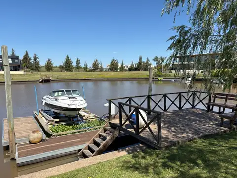 Casa al río semiamoblada en alquiler con amarra y elevador de lancha  – El Naudir, Escobar