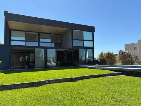 Casa al río semiamoblada en alquiler con amarra y elevador de lancha  – El Naudir, Escobar